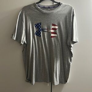 Men’s under armour grey tshirt.